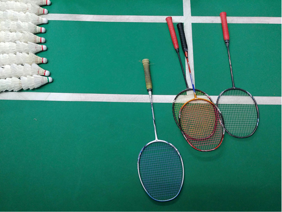 raquettes et volants de badminton